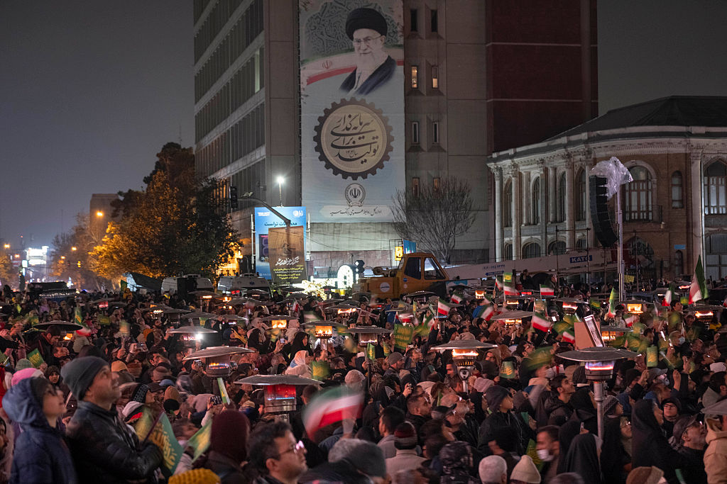 Iran protests intensify as exiled prince seeks to rally nationwide support