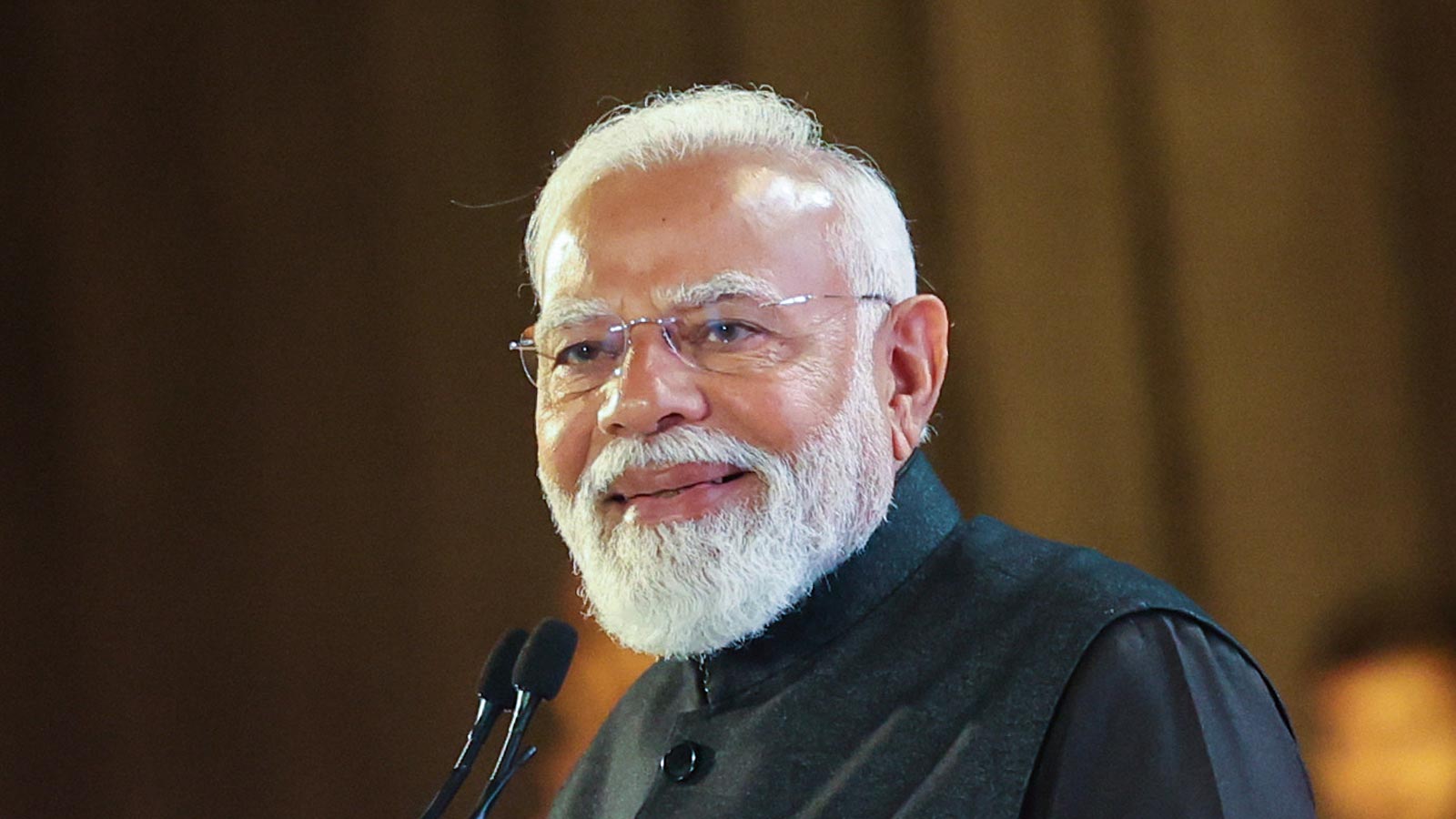 पीएम मोदी ने युवा पीढ़ी को दिया परिश्रम का संदेश
