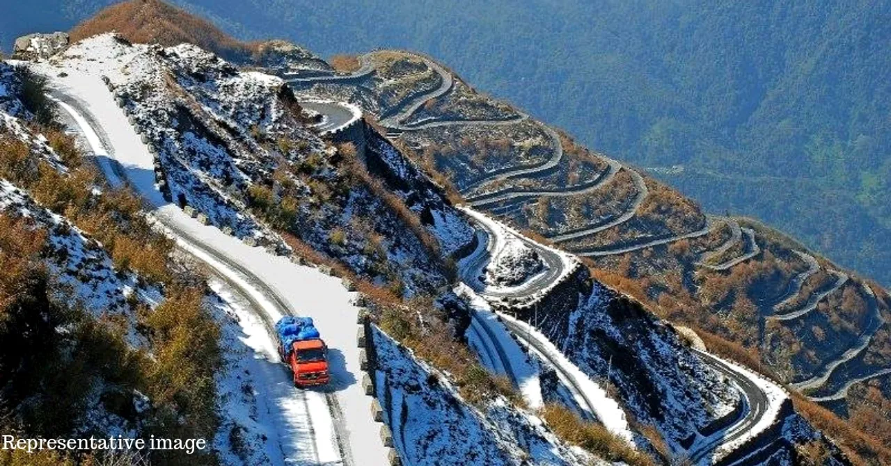 कड़ाके की ठंड और कम ऑक्सीजन में भी प्रोजेक्ट हिमांक का मिशन जारी, सड़कों को चालू रखने में जुटी टीम