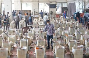 बांग्लादेश में मतदान संपन्न, कई पोलिंग बूथों पर हिंसा, महिला एजेंट्स को परेशान करने का भी आरोप