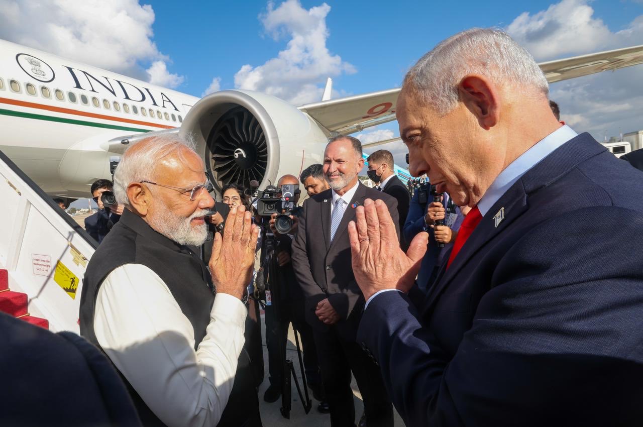 नेतन्याहू ने गले मिलकर पीएम मोदी को दी विदाई, भारत के लिए रवाना हुए पीएम