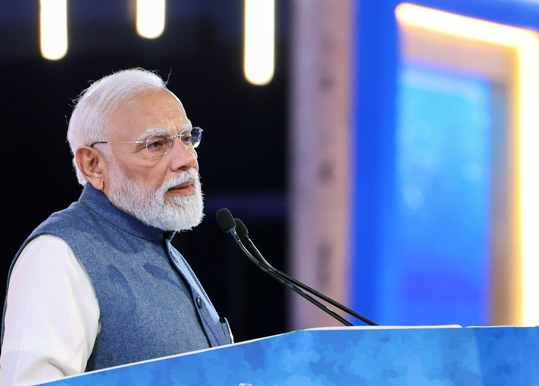 जब ज्ञान विज्ञान के साथ जुड़ता है तो संकटों से मुक्ति का रास्ता अपने आप खुल जाता है: पीएम मोदी
