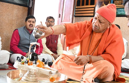 CM Yogi offers Rudrabhishek at Gorakhnath Temple on Mahashivratri, prays for the ‘welfare of humanity’