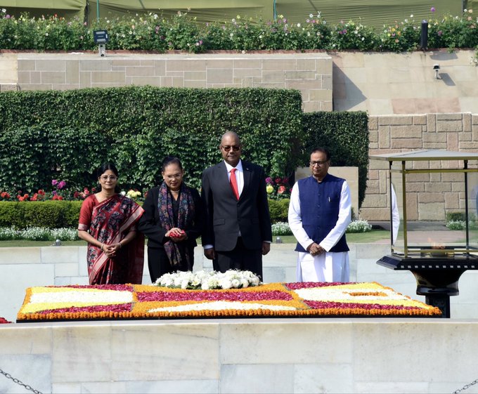 सेशेल्स के राष्ट्रपति ने राजघाट में महात्मा गांधी को दी श्रद्धांजलि, पीएम मोदी से मिले, द्विपक्षीय सहयोग पर की चर्चा