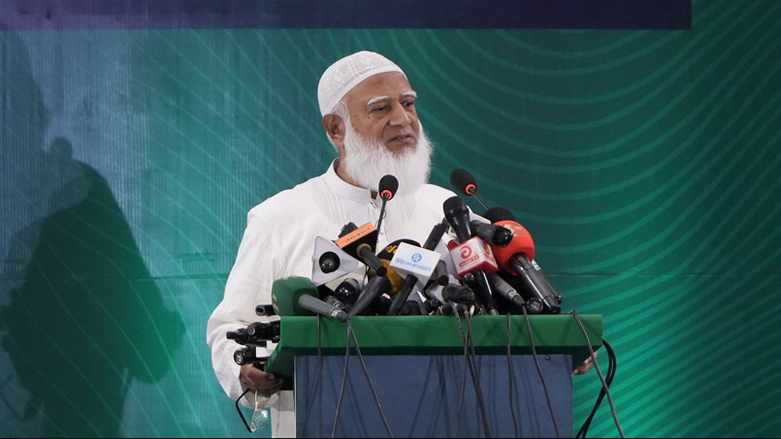 Islamist leader rises from obscurity to challenge for Bangladesh’s top job