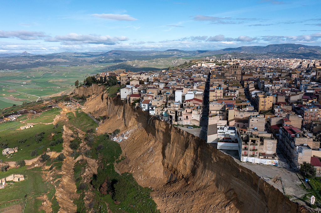 As Sicily’s Niscemi crumbles, families race to save what the Earth hasn’t taken