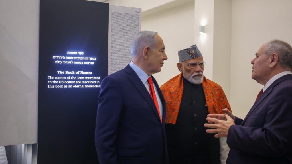 Yad-Vashem-Modi-2