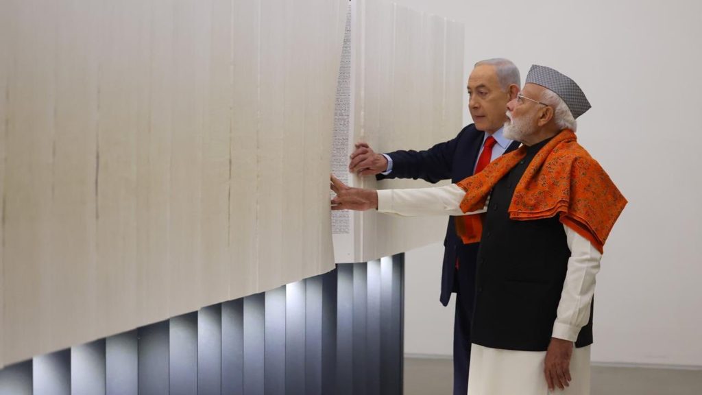 Yad-Vashem-Modi-3