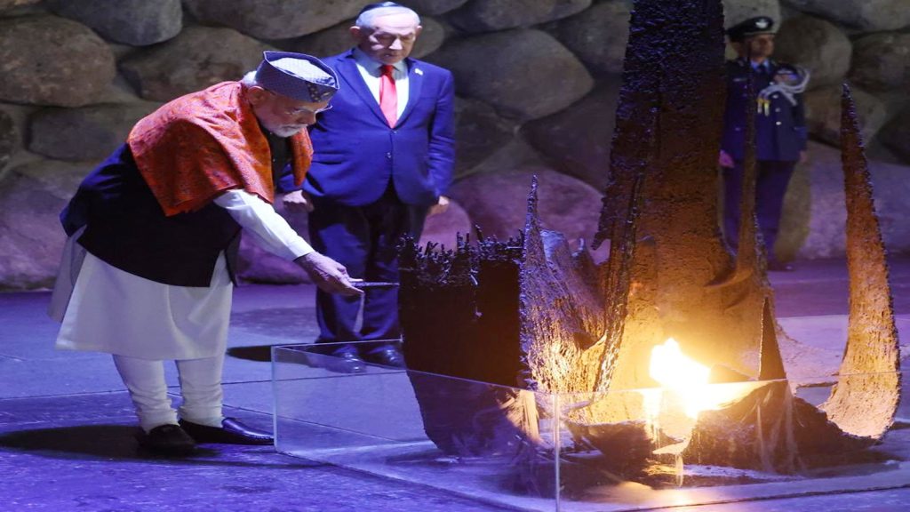 Yad-Vashem-Modi-4