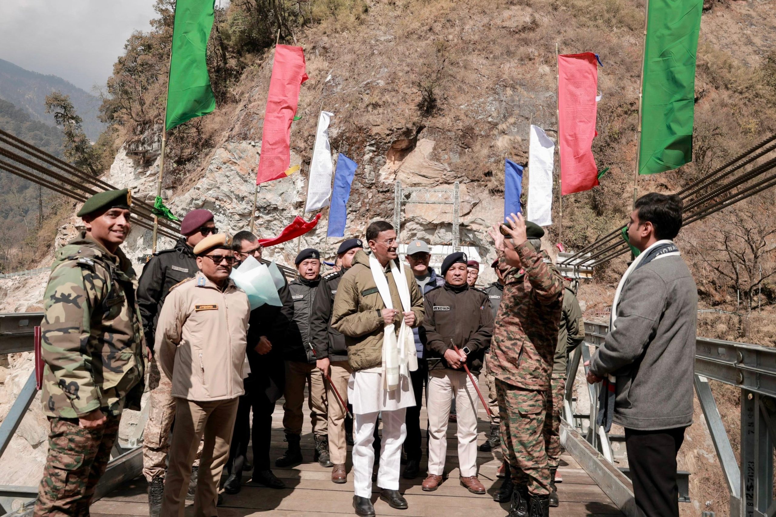 रक्षा राज्य मंत्री संजय सेठ ने सिक्किम में चुंगथांग-लाचेन एक्सिस और ताराम चू ब्रिज का उद्घाटन किया
