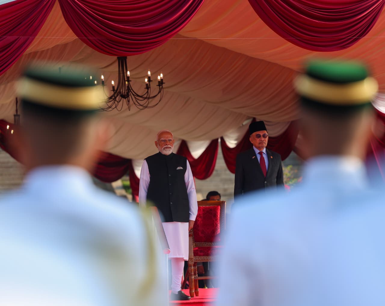 PM Modi accorded Guard of Honour at Perdana Putra during Malaysia visit