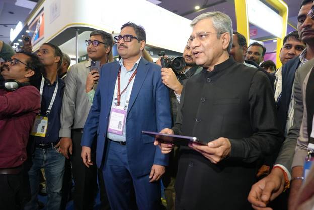 अश्विनी वैष्णव ने इंडिया एआई समिट में ‘WAVES Creators’ Corner’ का किया उद्घाटन