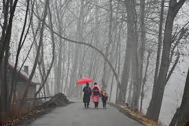 Night temperatures improve marginally in Srinagar, Gulmarg still frozen at minus 8 degrees Celsius