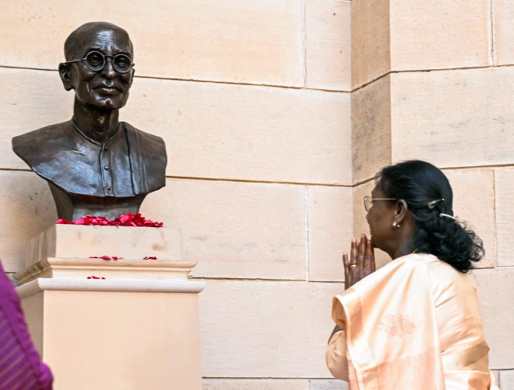 President Murmu unveils the bust of the last Governor General of India C. Rajagopalachari at Rashtrapati Bhavan