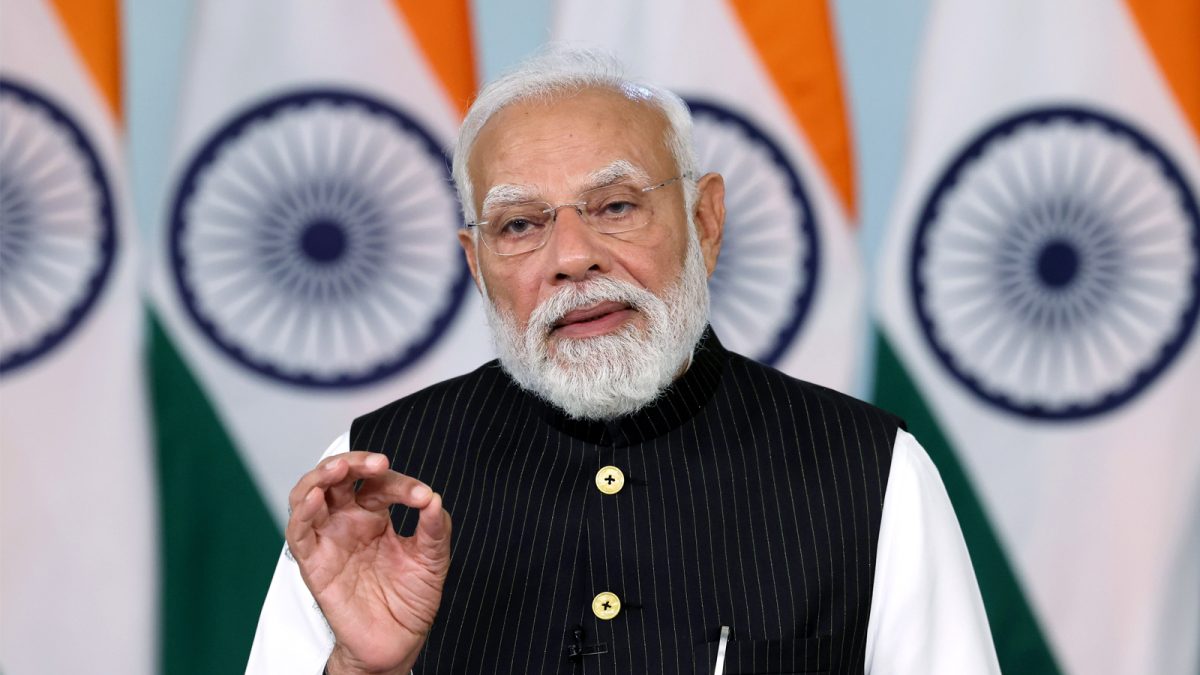 वीर सावरकर ने देश को गुलामी की जंजीरों से मुक्त कराने के लिए जीवन समर्पित किया : पीएम मोदी