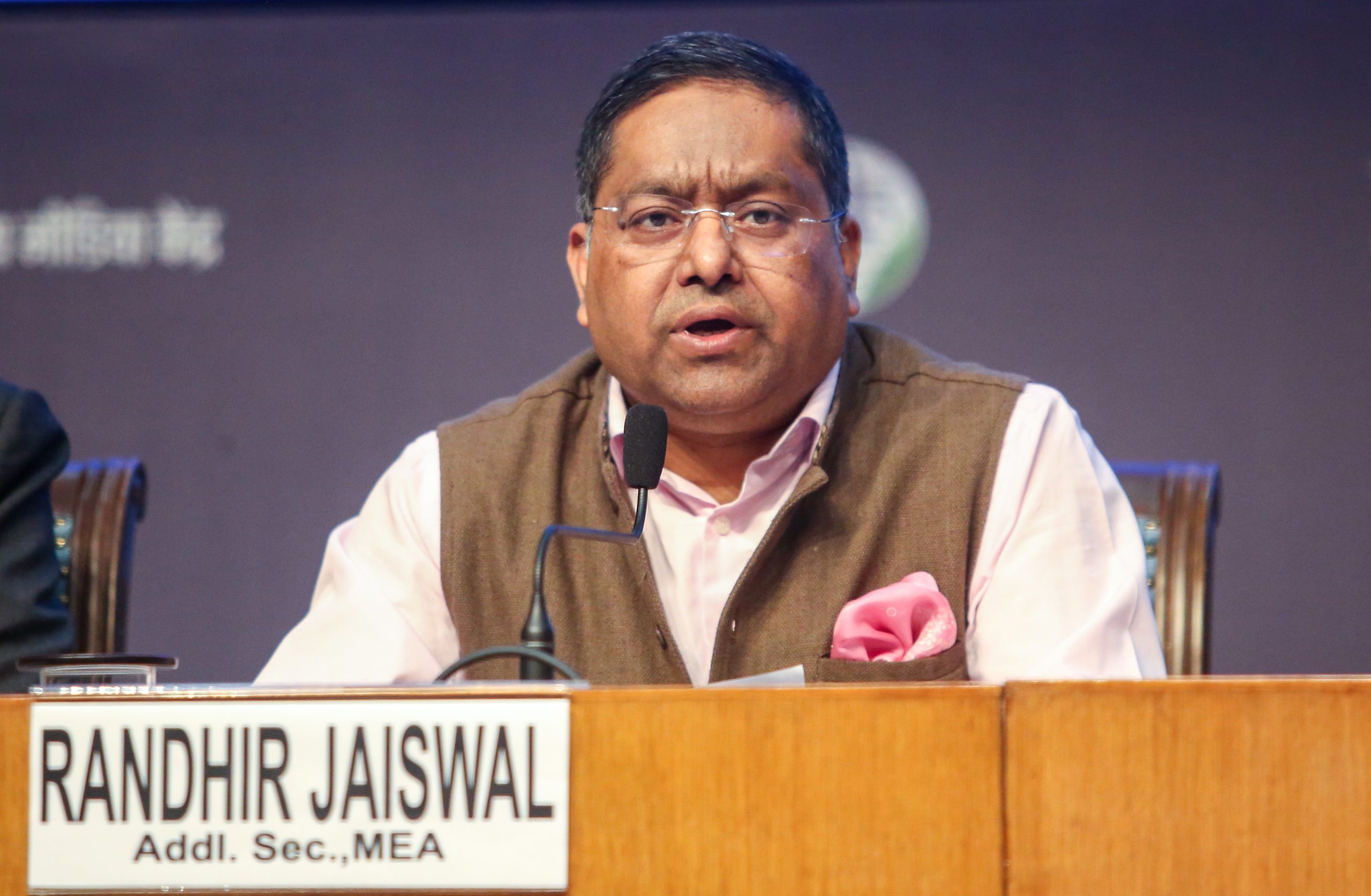 भारत से पड़ोसी देशों ने किया अनुरोध, घरेलू आपूर्ति और क्षमता को संतुल‍ित रखते हुए भारत कर रहा पड़ोसी देशों की मदद