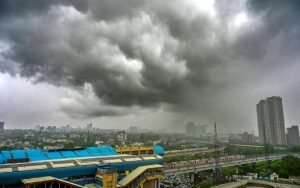 हल्की बारिश और तेज हवाओं का असर, एनसीआर में सुधर रहा AQI