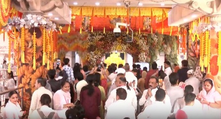 Devotees across country flock to temples for Durga Ashtami prayers