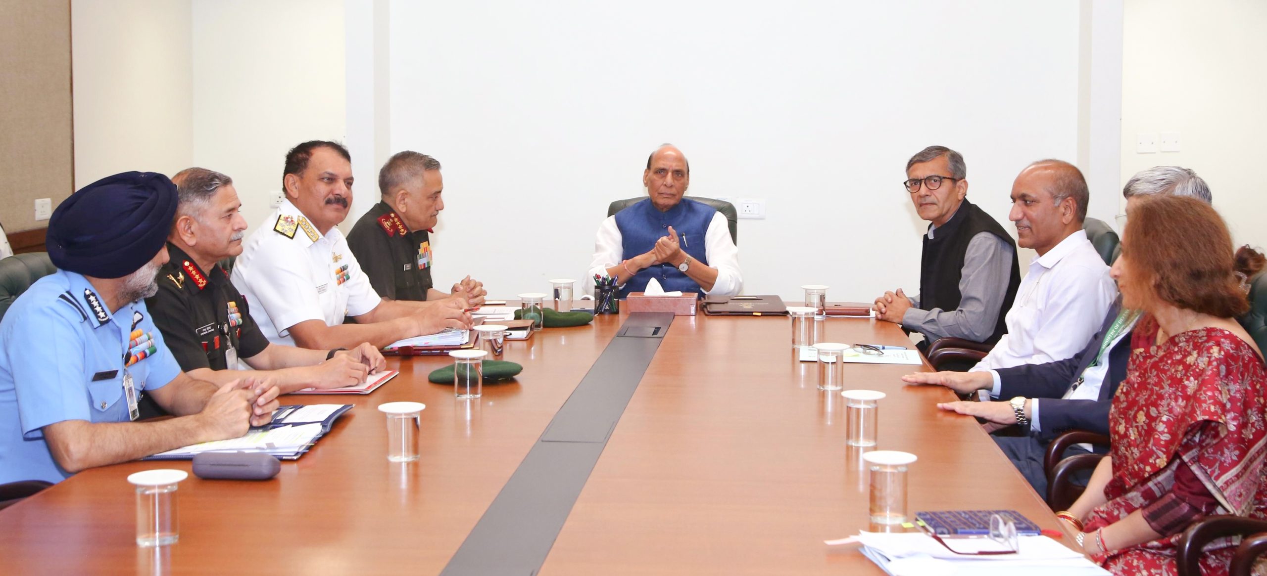पश्चिम एशिया की स्थिति पर रक्षा मंत्री की समीक्षा, तैयारियों को और मजबूत करने पर जोर
