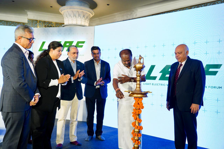 केंद्र सरकार ने इलेक्ट्रिक वाहनों के चार्जिंग इकोसिस्टम को बढ़ावा देने के लिए लॉन्च किया ‘लीफ’