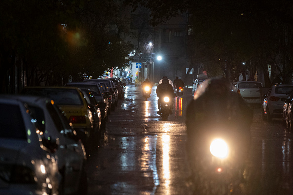 Morning drizzle, temperature dips; Delhi records 20°C amid thunderstorm warning