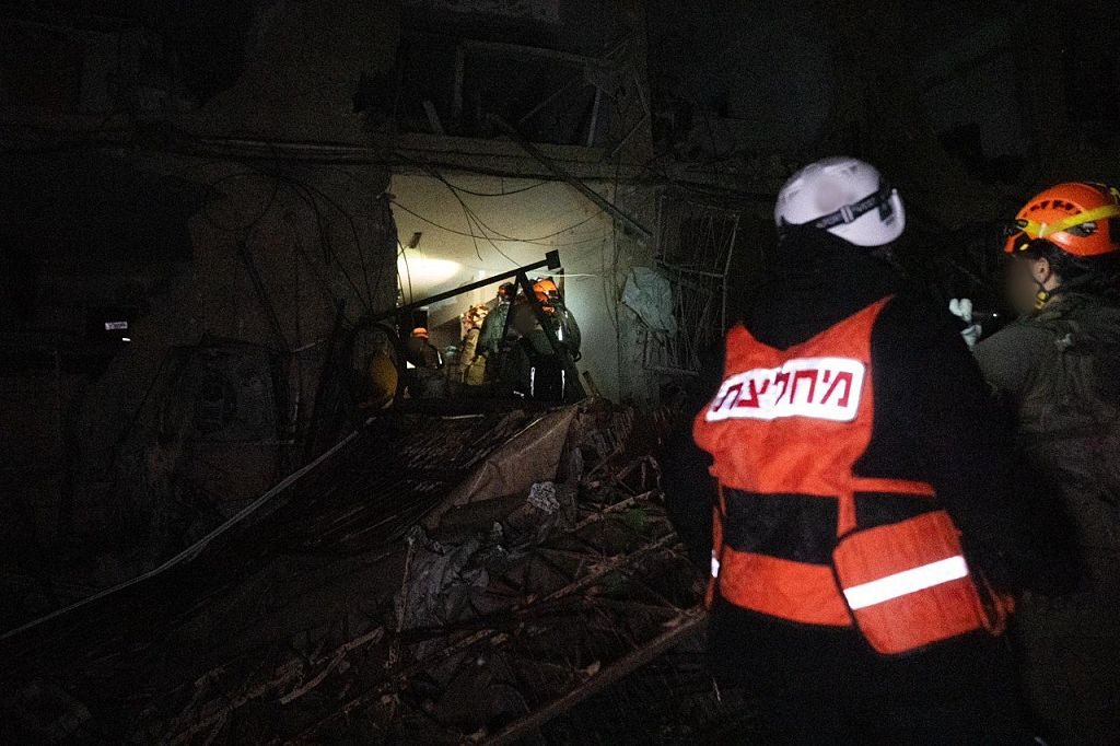 Israeli strikes hit Iranian nuclear facilities