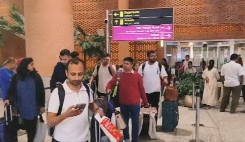 खाड़ी क्षेत्र में तनाव के बीच भारतीयों की वापसी, बेंगलुरु उतरी एतिहाद की फ्लाइट