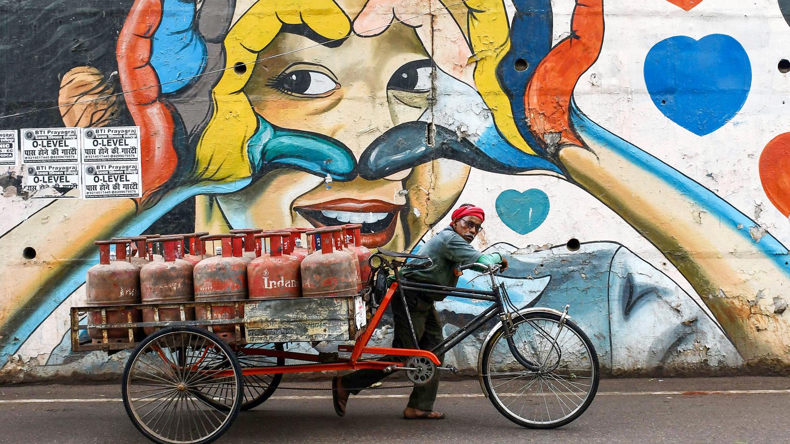 No change in LPG refill booking timelines, Government clarifies amid misinformation