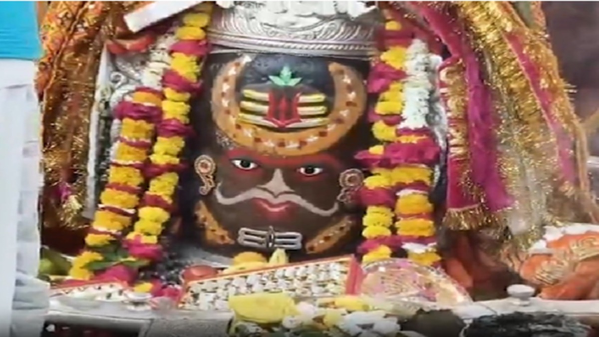 चैत्र नवरात्रि में महाकाल का मनमोहक रूप, दिव्य शृंगार देख भक्त हुए भाव-विभोर
