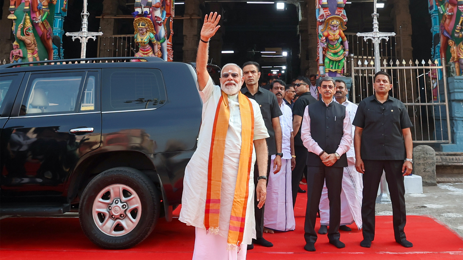 PM Modi offers prayers at Arulmigu Subramaniyaswamy Temple in Madurai