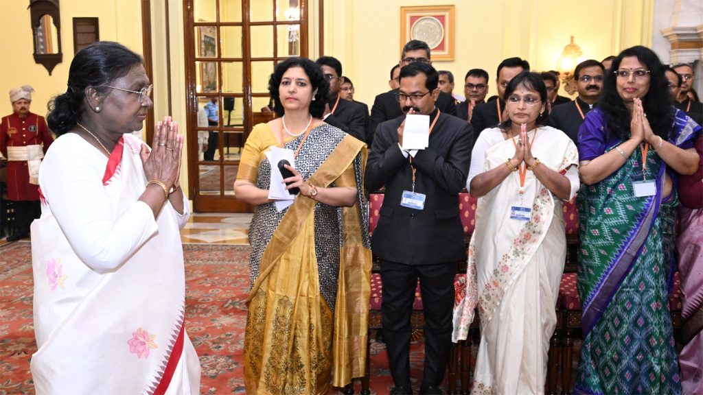 Murmu-IAS-officers-1