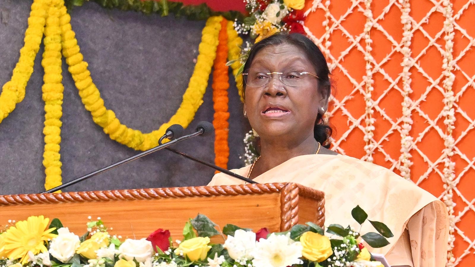“Life flourishes only when the Earth is green”: President Murmu presented “Vriksha Vedam 2.0” at Rashtrapati Bhavan