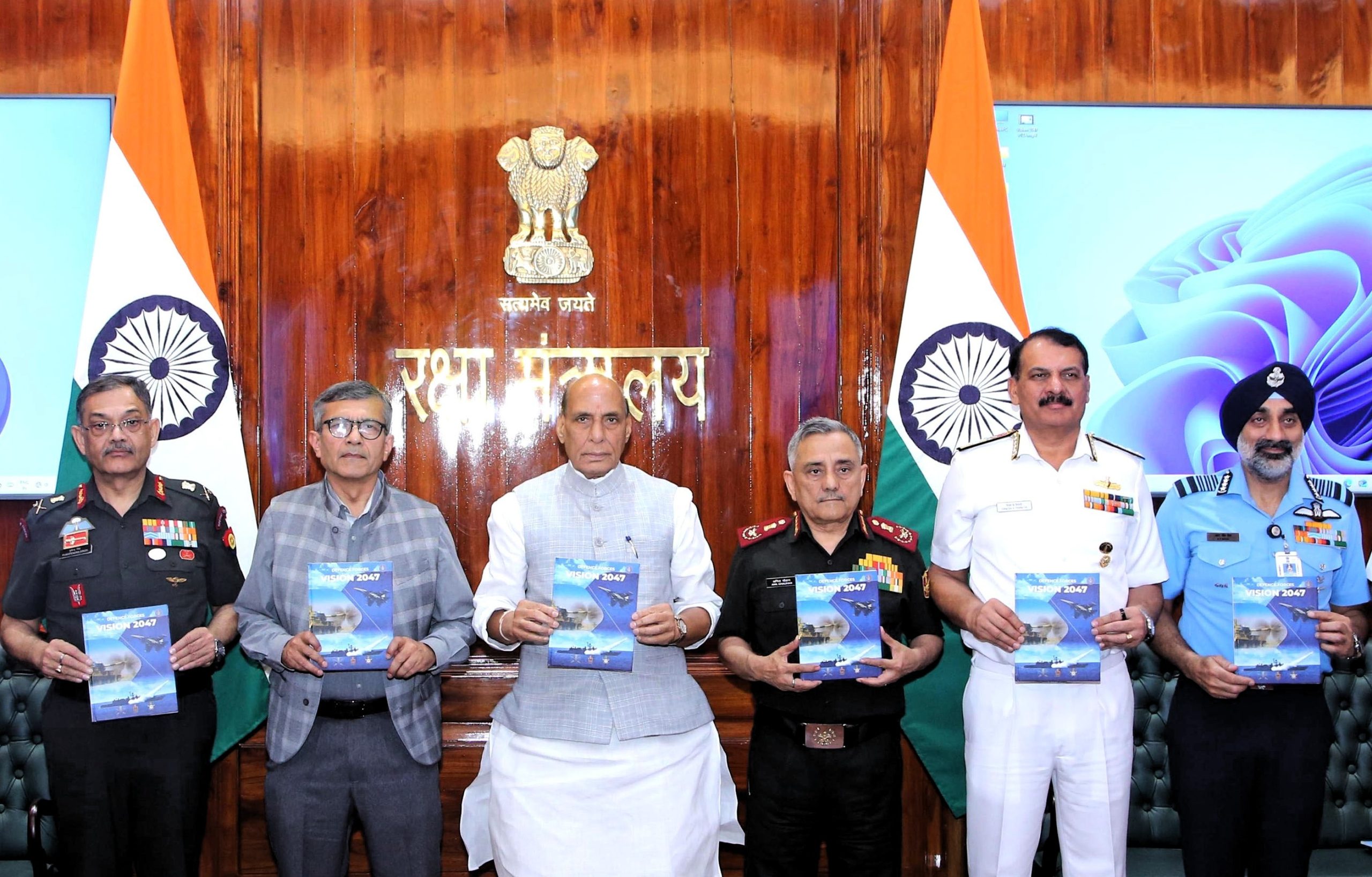 रक्षा मंत्री ने भारतीय सेना के लिए ‘डिफेंस फोर्सेज विजन’ रोडमैप किया जारी 