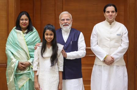 पीएम मोदी से वरुण गांधी ने परिवार के साथ की मुलाकात, बताया राष्ट्र का ‘सच्चा संरक्षक’