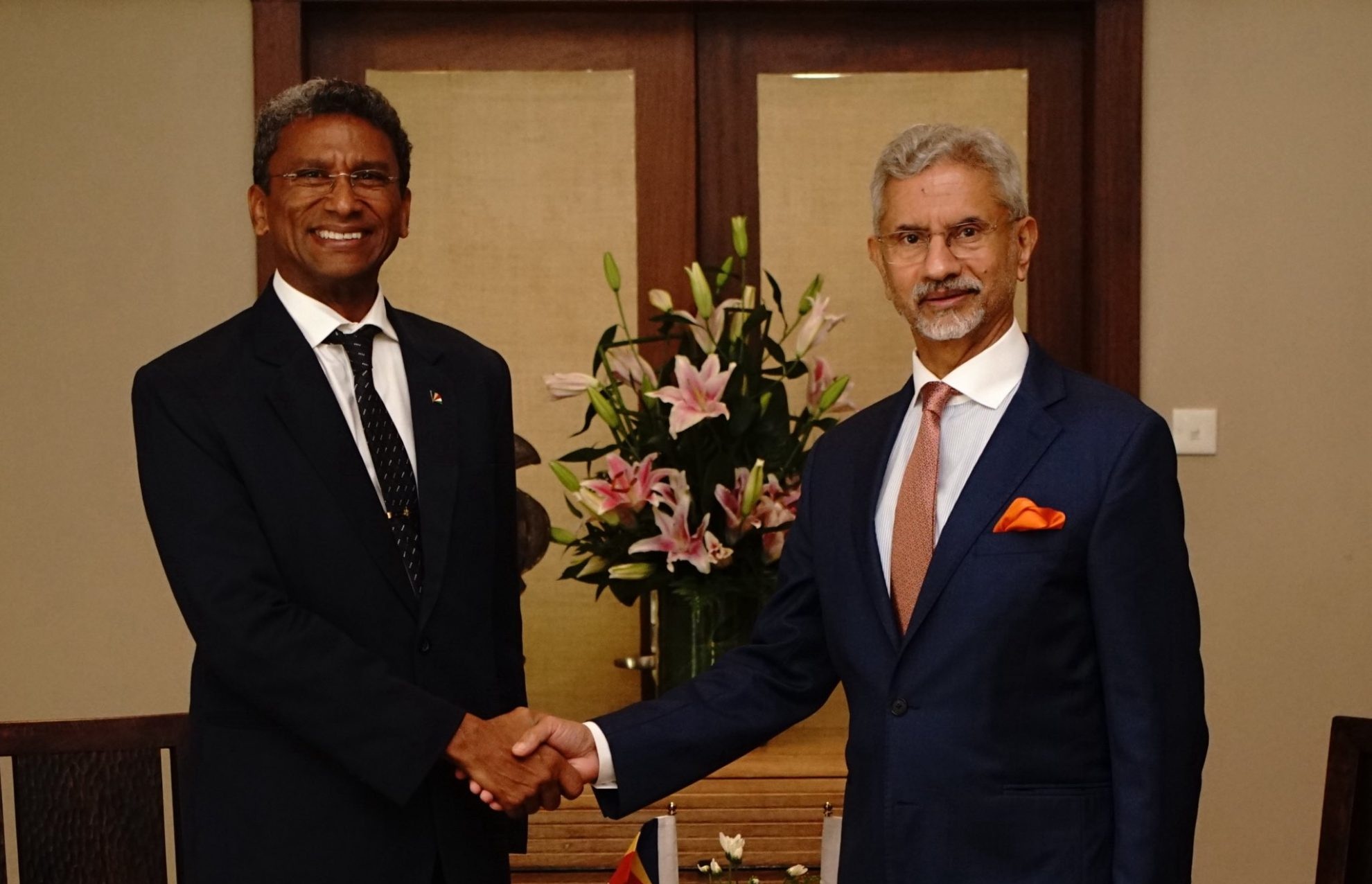 EAM Jaishankar, Seychelles counterpart Faure hold talks in Mauritius