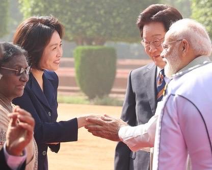 नई दिल्ली में के-पॉप महोत्सव में शामिल हुईं दक्षिण कोरिया की फर्स्ट लेडी किम हे क्यूंग