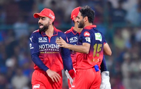RCB ने दिल्ली कैपिटल्स को 9 विकेट से रौंदा