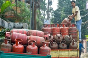 मध्य पूर्व में तनाव के बीच केंद्र ने LPG आवंटन का नया फॉर्मूला तय किया; फार्मा, फूड और कृषि जैसे क्षेत्रों को मिलेगी राहत