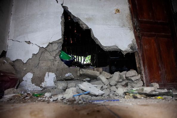 Indonesia earthquake damages buildings, but tsunami alerts have been lifted