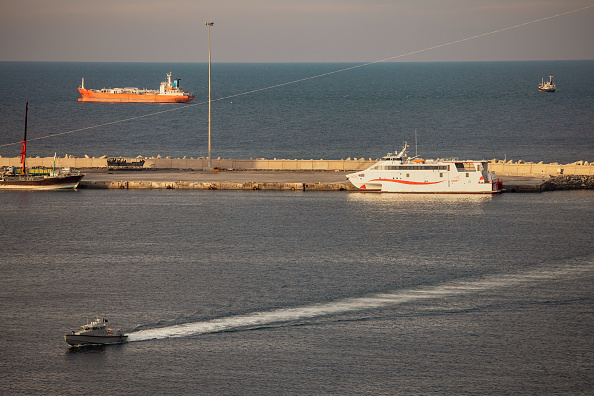 Hormuz shipping traffic remains at a trickle as US-Iran deadlock deepens