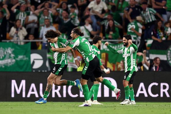 Late Bellerin goal all but ends Real Madrid’s La Liga title hopes