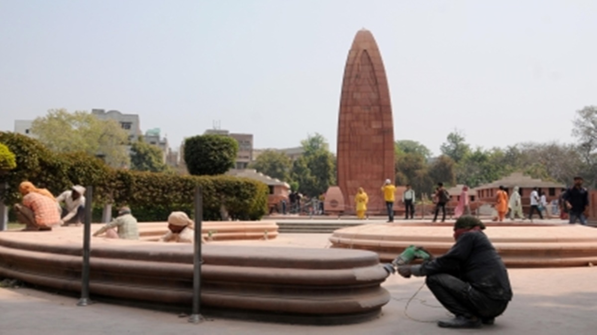 जलियांवाला बाग के अमर शहीदों को नमन: राष्ट्रपति द्रौपदी मुर्मु और पीएम नरेंद्र मोदी ने दी भावभीनी श्रद्धांजलि