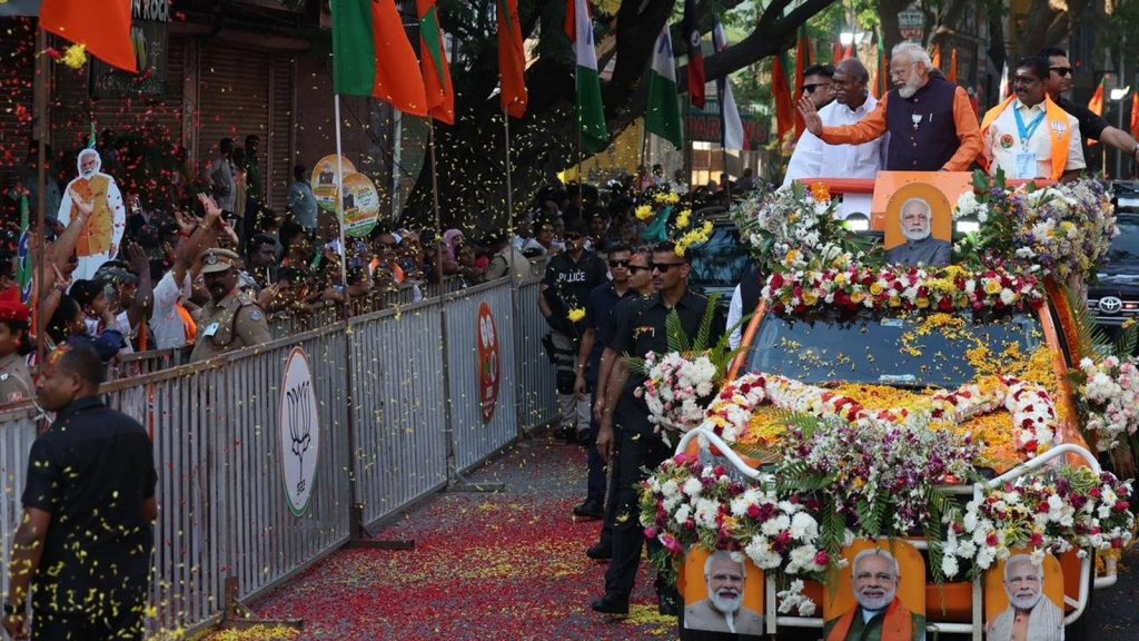 Modi-Puducherry-roadshow-1