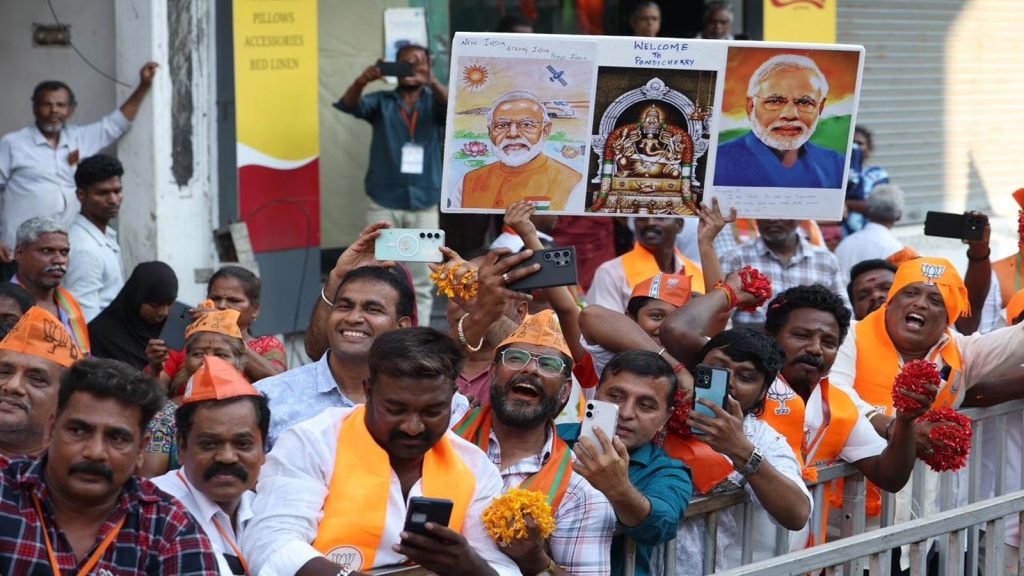 Modi-Puducherry-roadshow-2