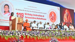 President Murmu attends 119th jayanti celebrations of Sivakumara Swamiji in Karnataka’s Tumakuru