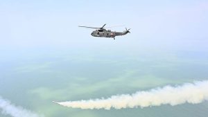 NASM-SR मिसाइल का पहला सैल्वो लॉन्च सफल, हेलीकॉप्टर से दो मिसाइलें दागकर DRDO-नौसेना ने दिखाई ताकत