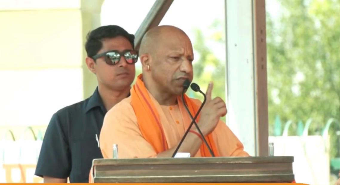 जलभराव पर लापरवाही बर्दाश्त नहीं, जवाबदेही तय कर होगी कड़ी कार्रवाई: मुख्यमंत्री योगी आदित्यनाथ