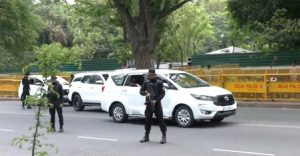 प्रधानमंत्री मोदी की अपील के बाद केंद्रीय मंत्रियों एवं कई सीएम ने काफिले का आकार घटाया