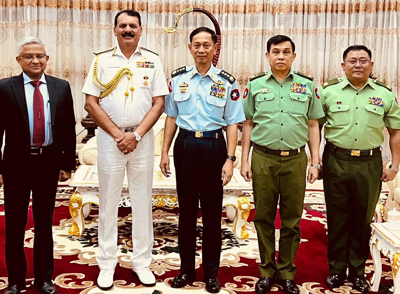 नौसेना प्रमुख एडमिरल दिनेश के त्रिपाठी ने म्यांमार नौसेना के प्रमुख से की मुलाकात, समुद्री चुनौतियां और भविष्य के युद्ध पर चर्चा