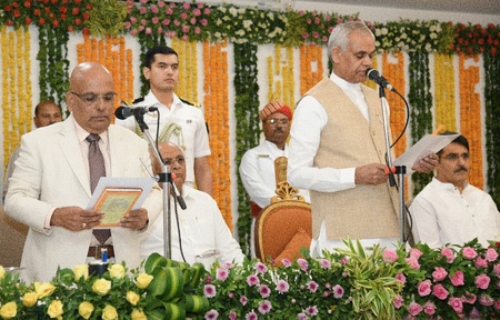 पूर्व न्यायाधीश बीरेन वैष्णव ने गुजरात के लोकायुक्त पद की ली शपथ